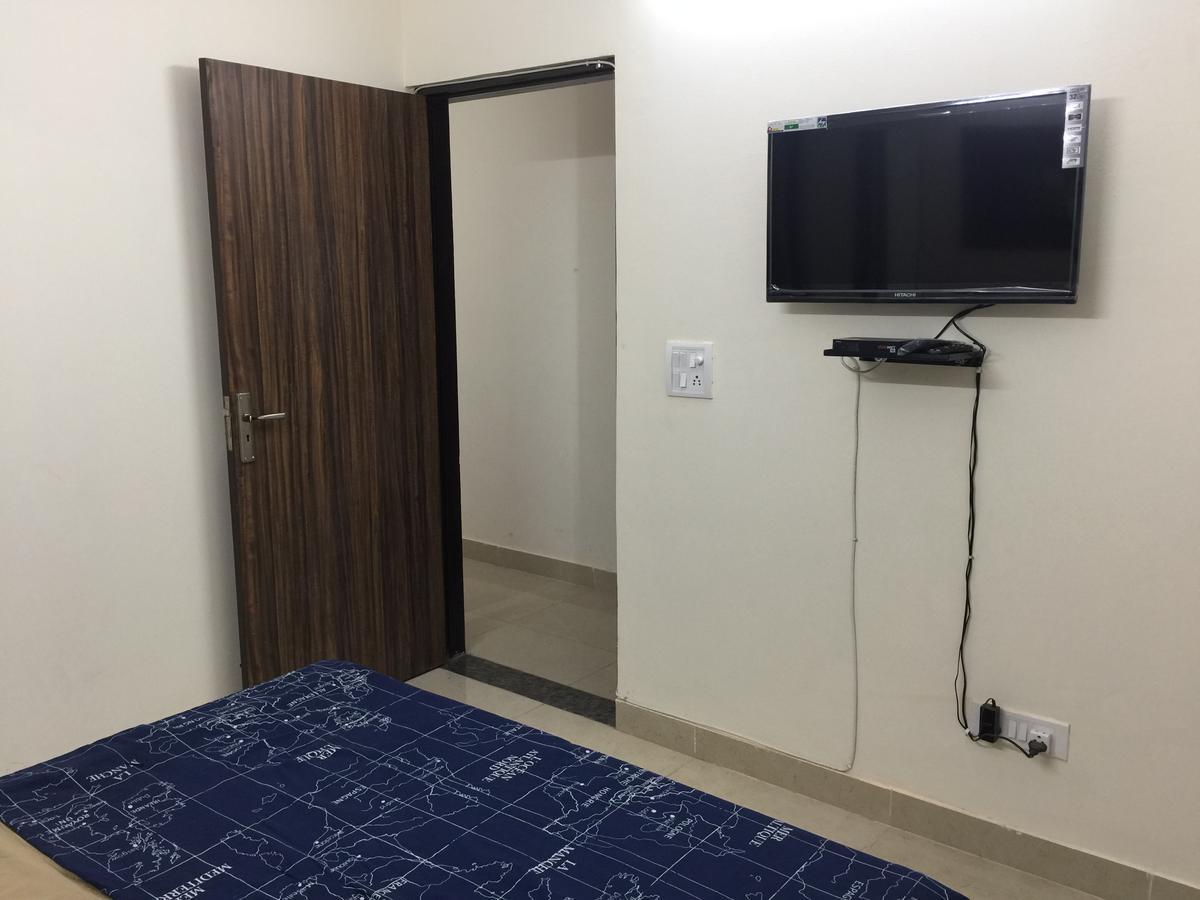 The Raveesh E24 - 2bhk Serviced Homestay New Delhi