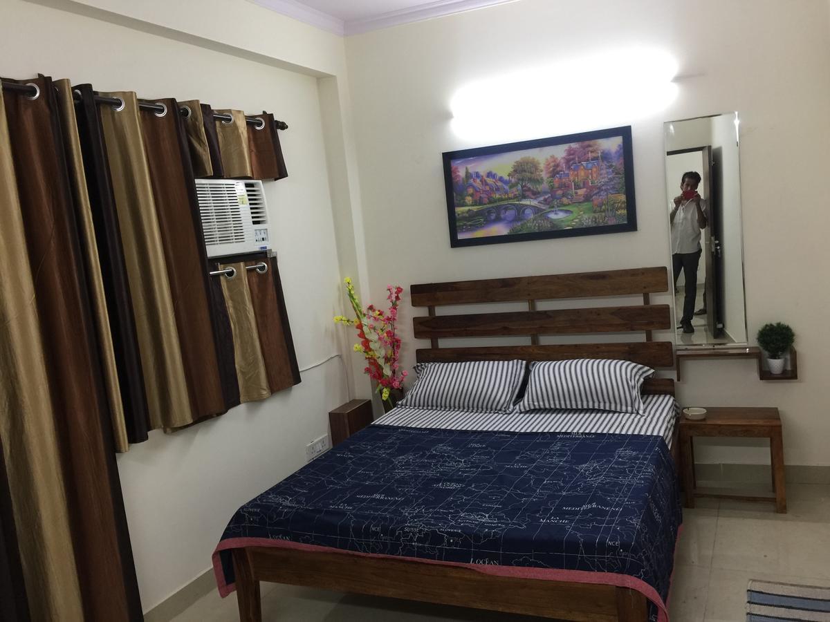 The Raveesh E24 - 2bhk Serviced Homestay *
