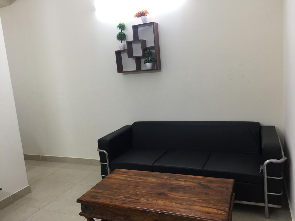 The Raveesh E24 - 2bhk Serviced Homestay New Delhi