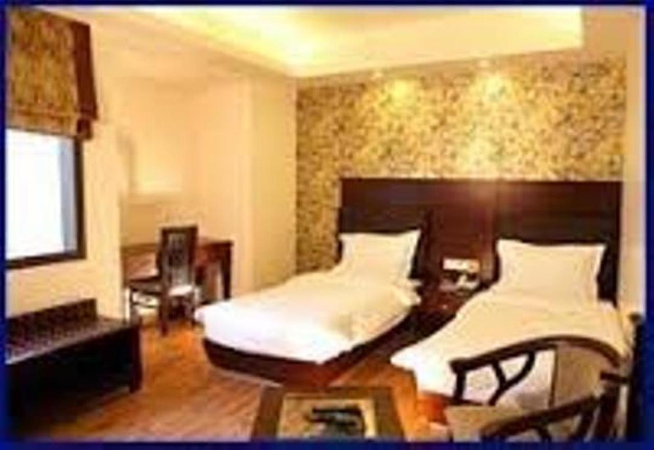 Hotel Vaccinated Staff - Oyo 13758 Xs Residency