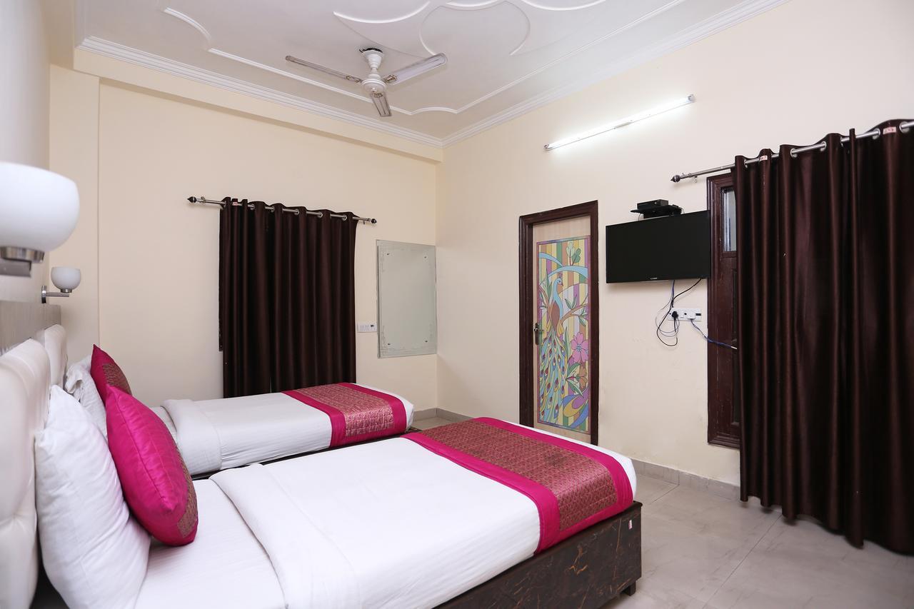 Oyo 10381 Aerodrome Palace New Delhi