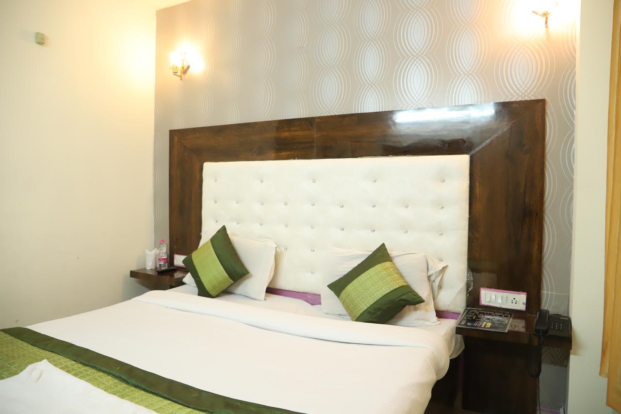 Oyo 10381 Aerodrome Palace Hotel New Delhi