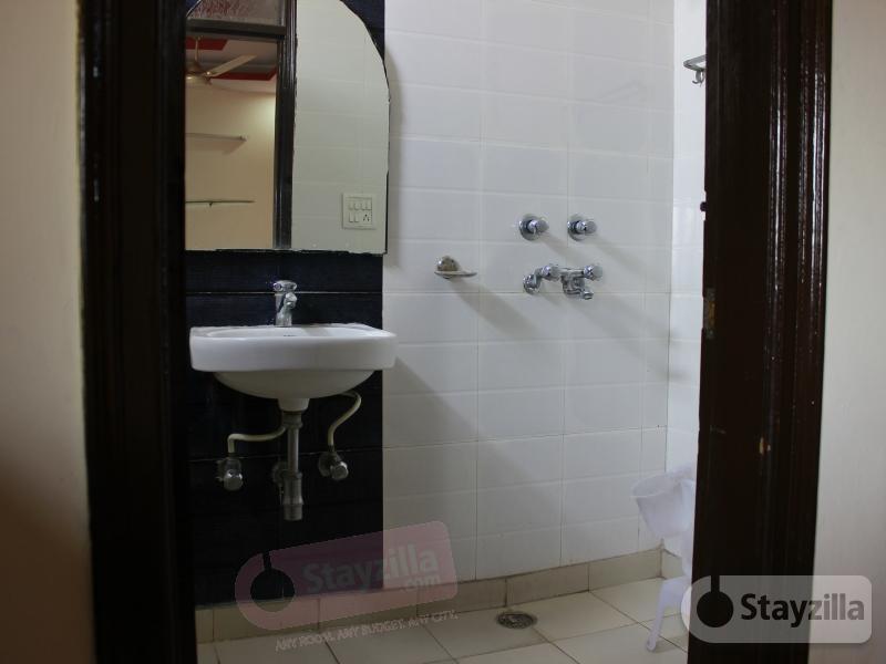 Surya Plaza Hotel *
