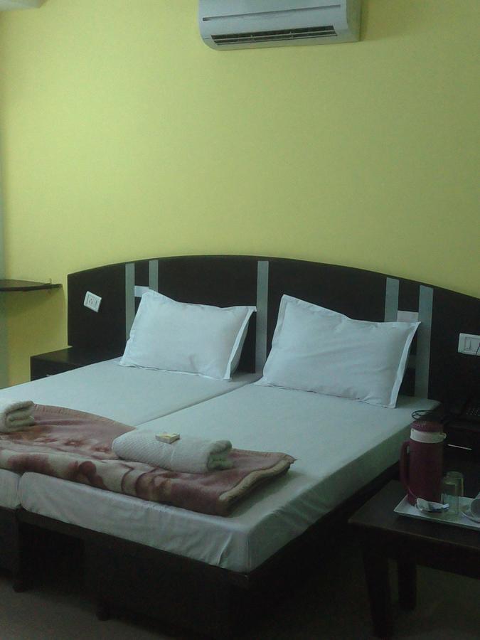Surya Plaza Hotel New Delhi