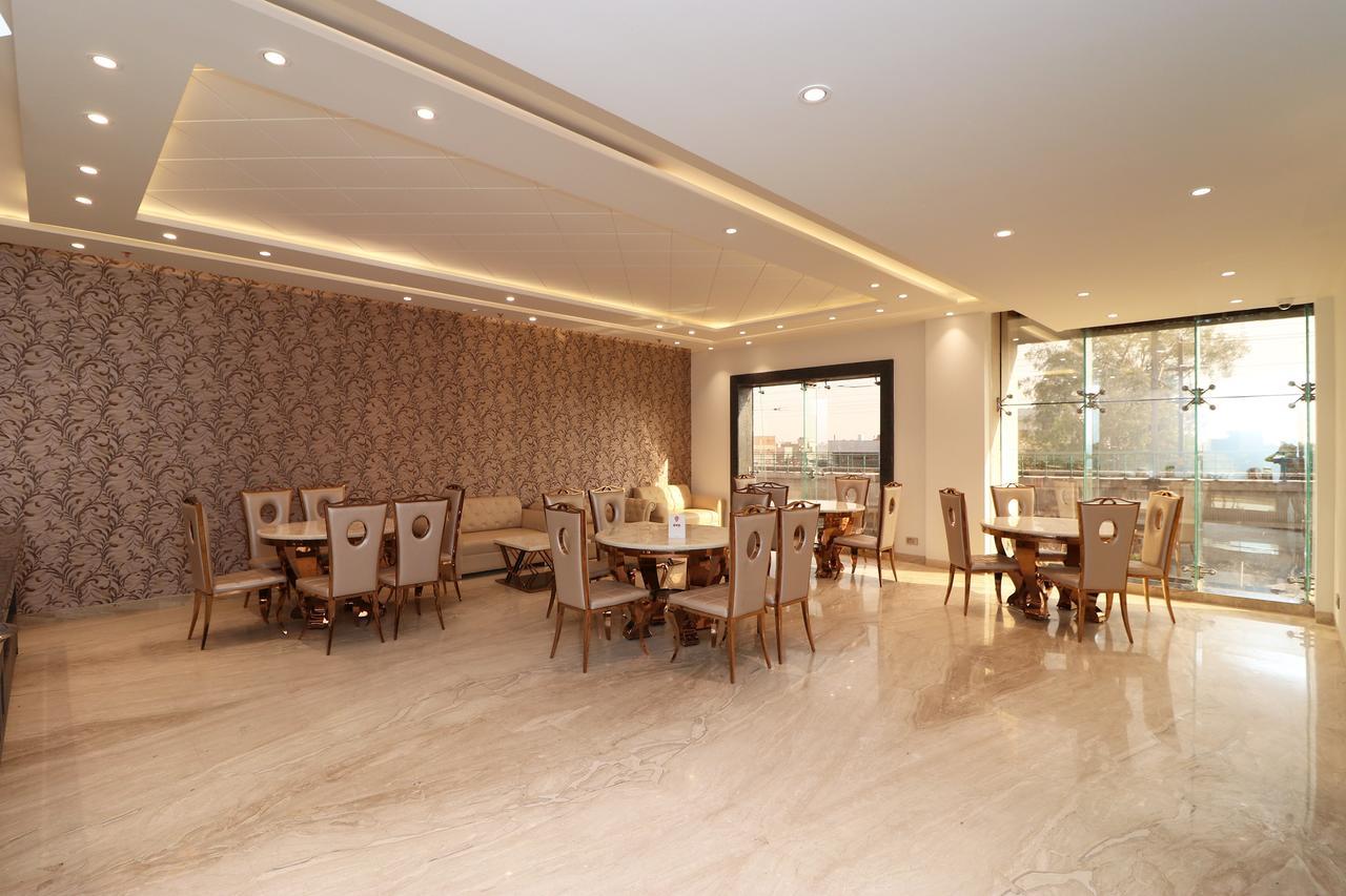 Oyo 12464 C Pearls Hotel Delhi (National Capital Territory of India)