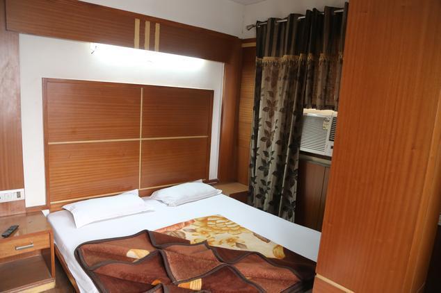 White House Tourist Hotel