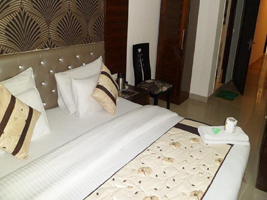 Parth Palace 2*