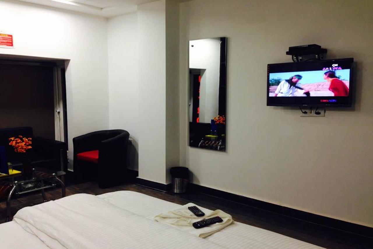 Hotel Saya Deluxe Near Railway Station '