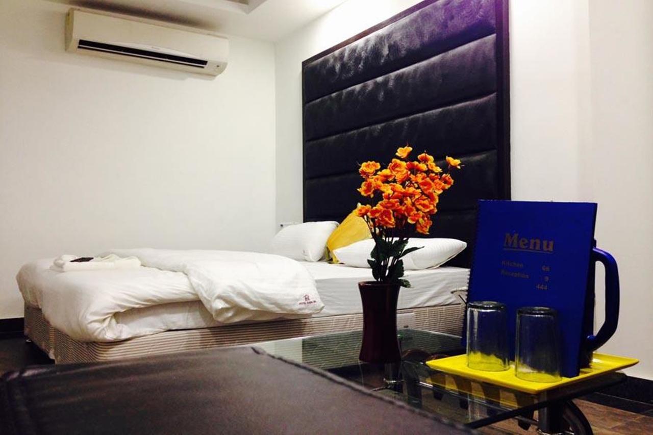 Hotel Saya Deluxe Near Railway Station '