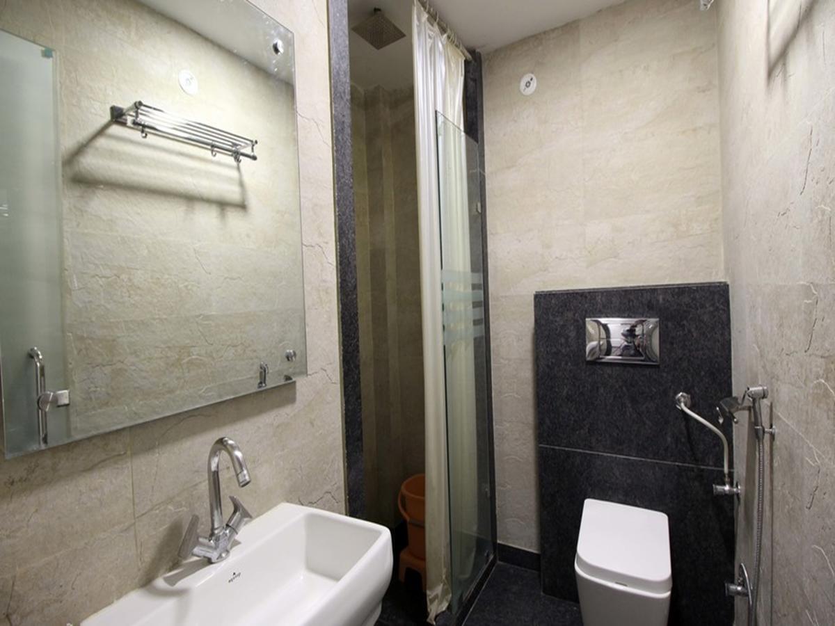 Hotel Saya Deluxe Near Railway Station '