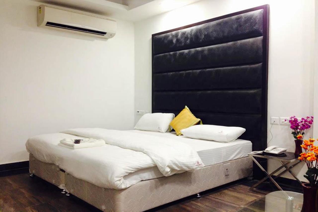 Hotel Saya Deluxe Near Railway Station ' Nova Deli