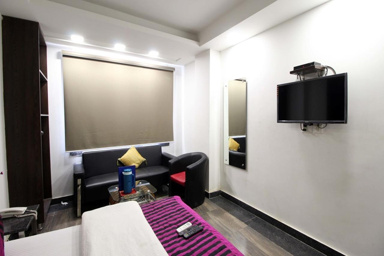 Saya Deluxe Near Railway Station '