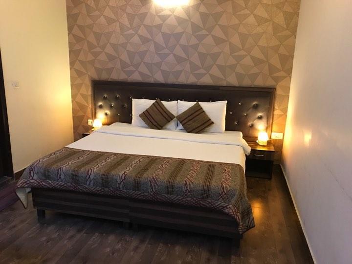 Pals Hotel