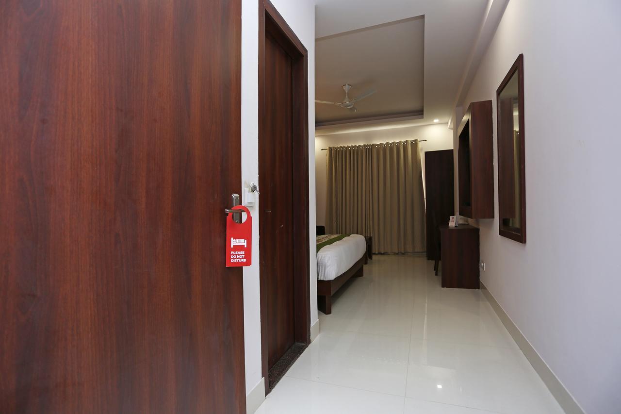 Hotel Arch - Near Aerocity 4*