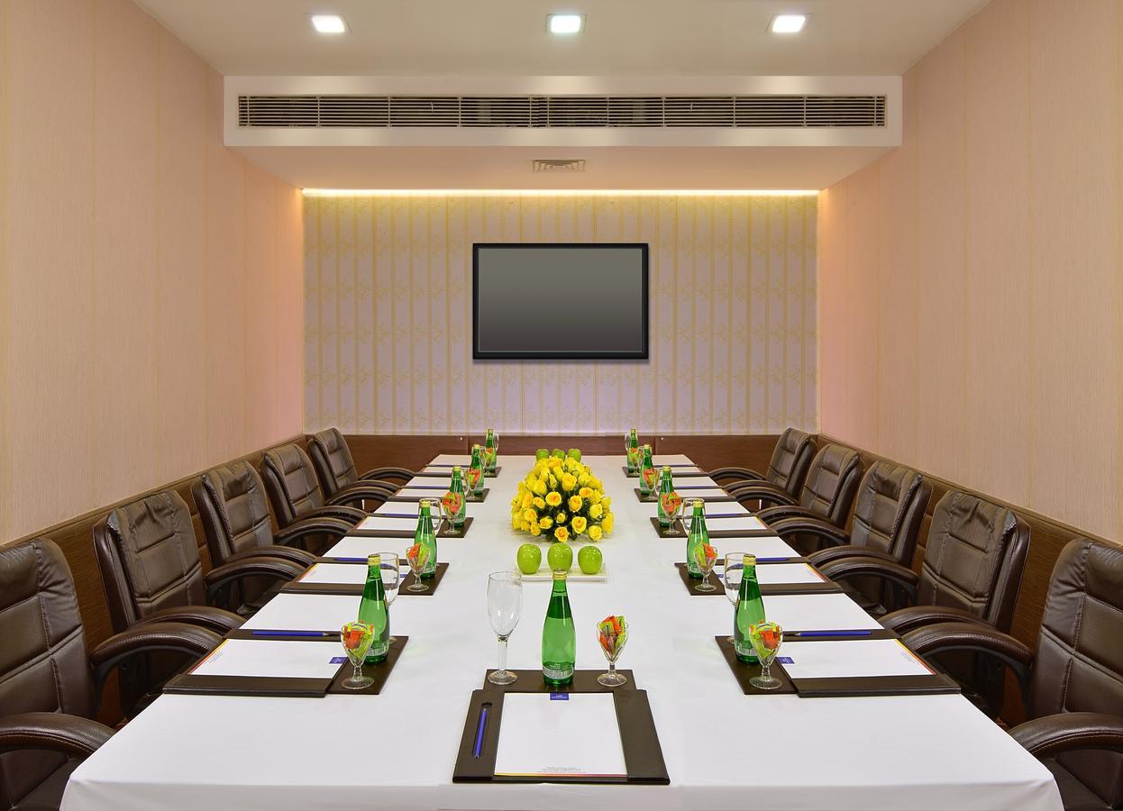 Taurus Sarovar Portico Hotel 4*
