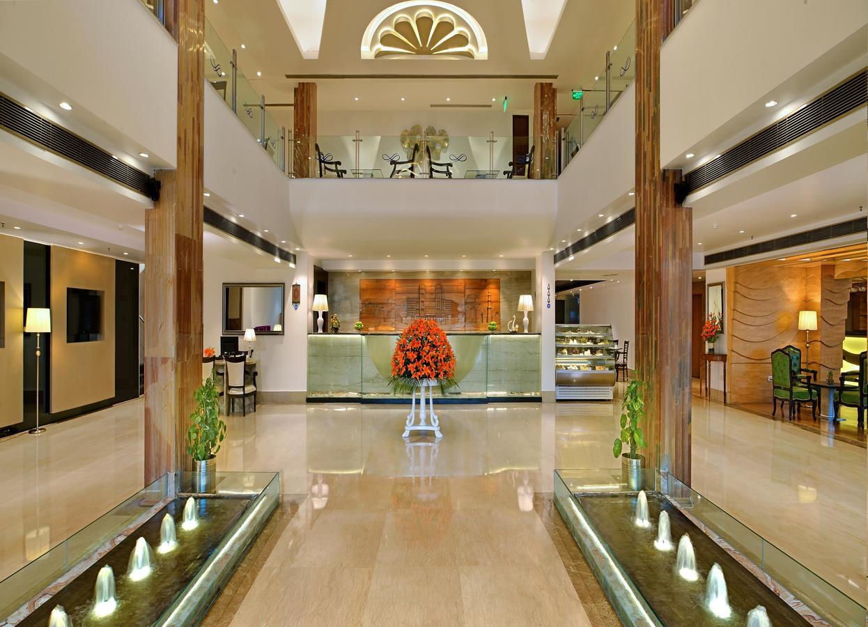 Hotel Taurus Sarovar Portico 4*
