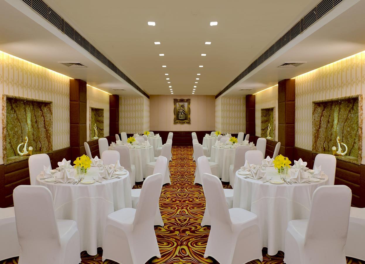Taurus Sarovar Portico Hotel New Delhi