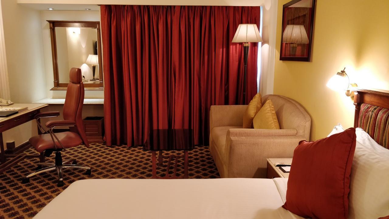 Hotel The Suryaa 5*