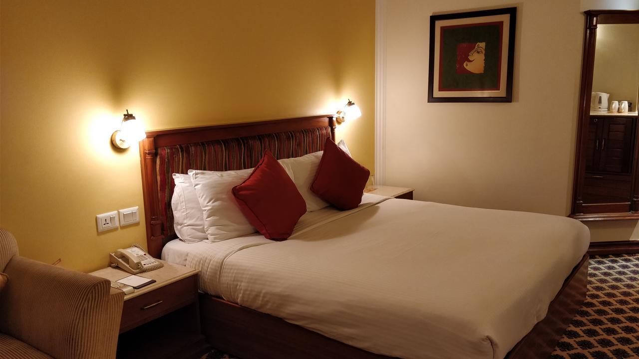 Hotel The Suryaa New Delhi