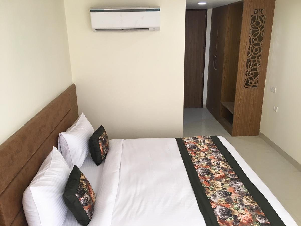 Airport D'capitol Hotel 3*
