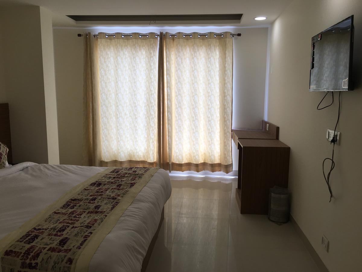Hotel Airport D'capitol 3*
