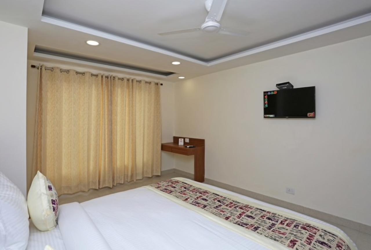 Hotel Airport D'capitol 3*