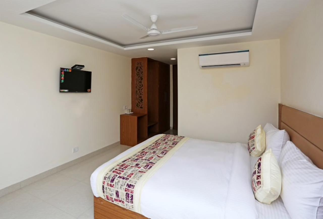 Hotel Airport D'capitol 3*