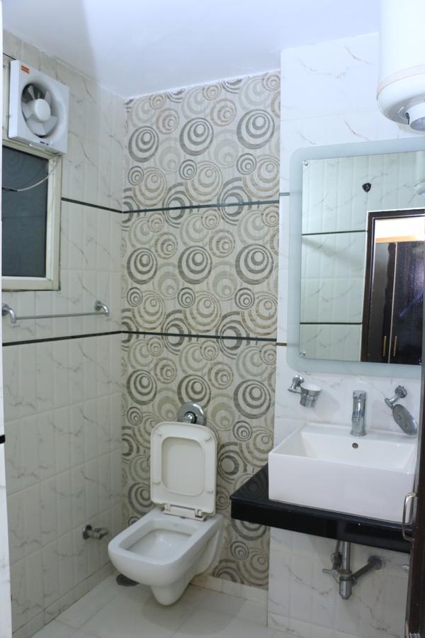 Hotel Suzi International, Near Station