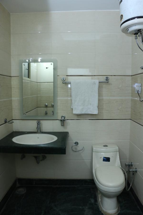 Hotel Suzi International, Near Station Nova Deli