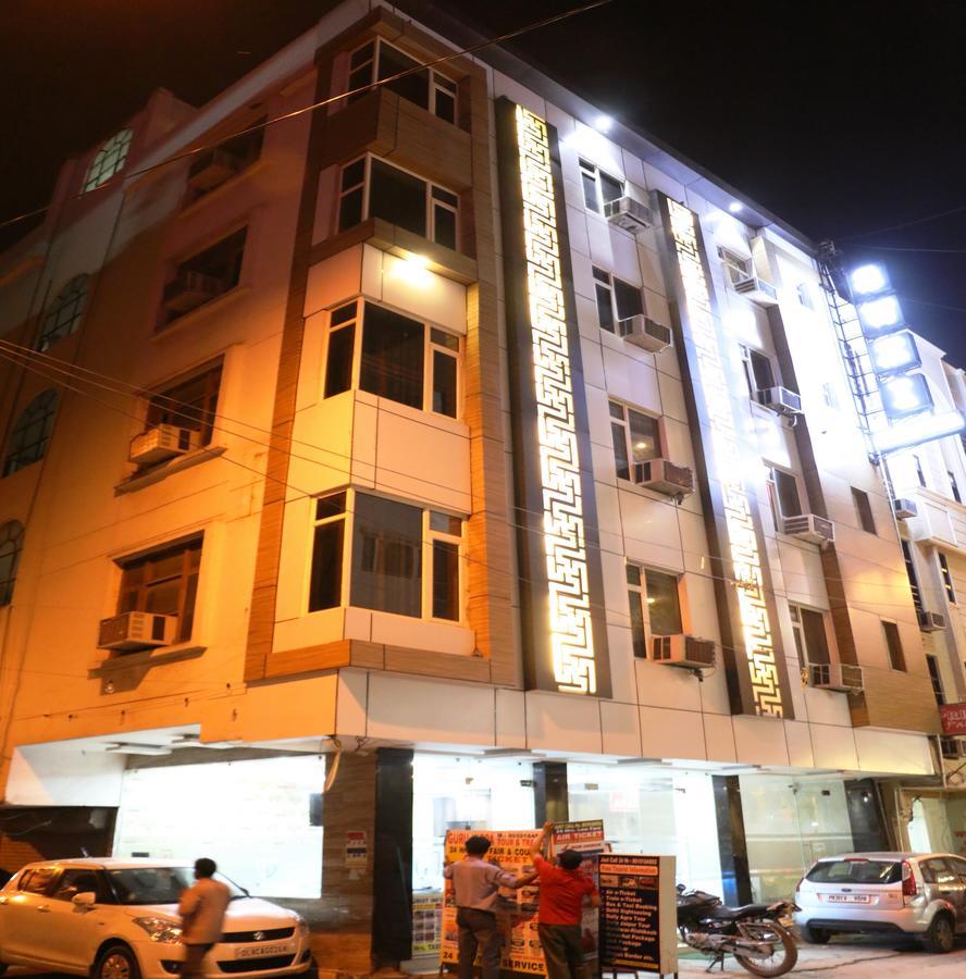 Suzi International, Near Station Hotel 3*