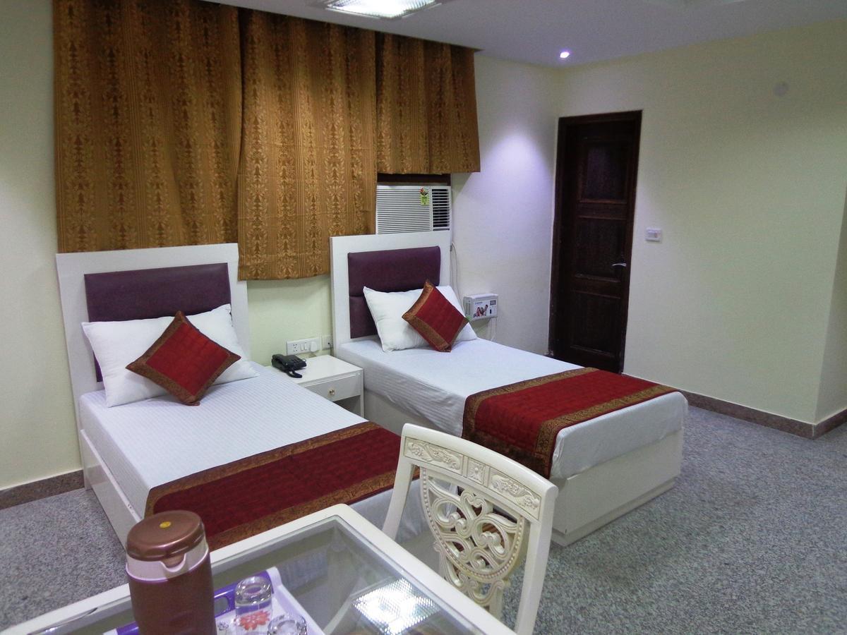 Hotel Airport The Paramont 3*