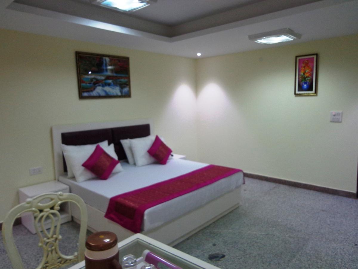 Airport The Paramont Hotel