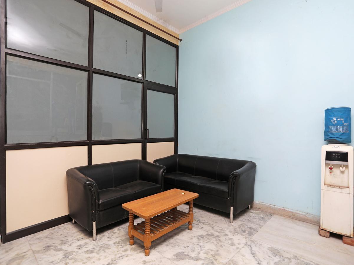 Oyo 11924 Jp Residency