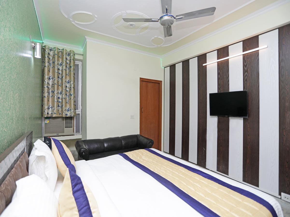 Oyo 11924 Jp Residency New Delhi