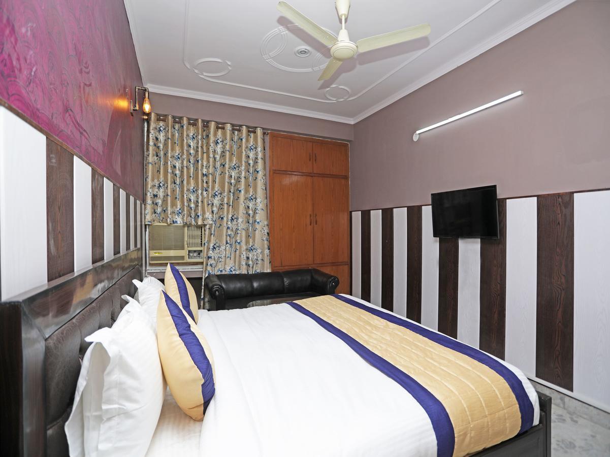 Oyo 11924 Jp Residency New Delhi