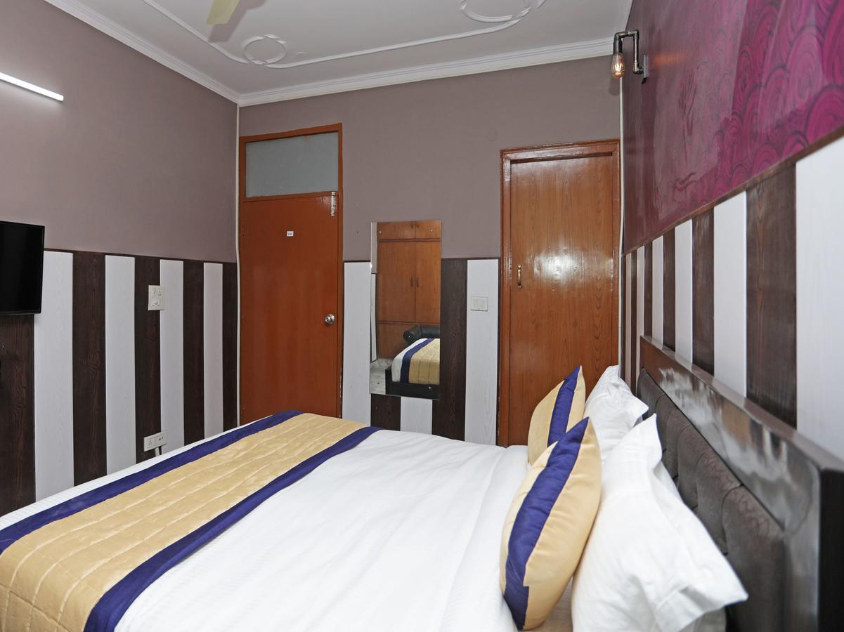 Oyo 11924 Jp Residency