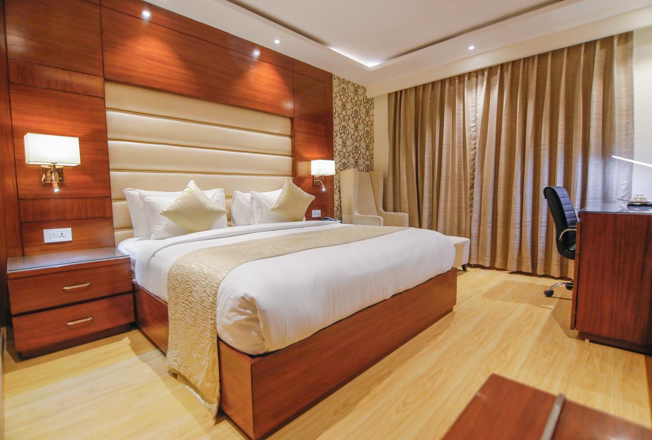 The Grand Parisian Hotel 3*