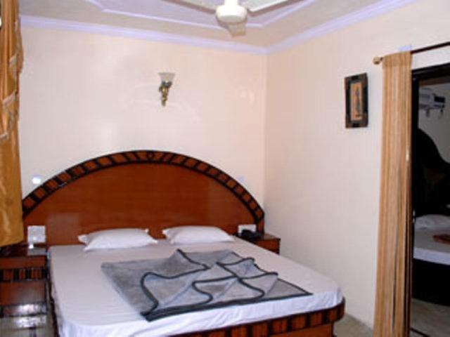 Western King Hotel 2*