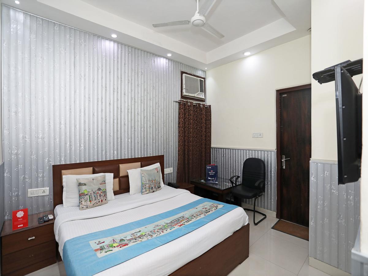 Hotel Oyo 4882 Golden Park