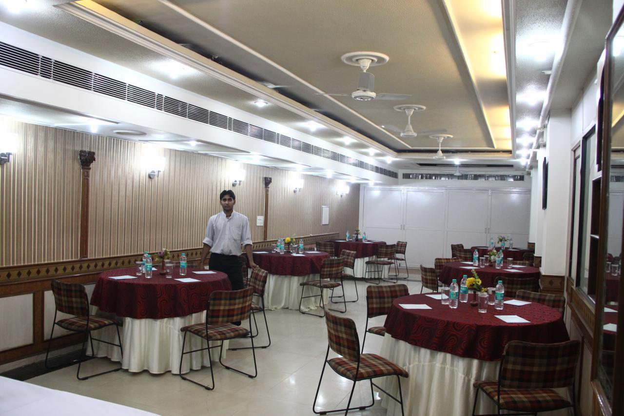 Amar Inn- Lajpat Nagar Market 4*