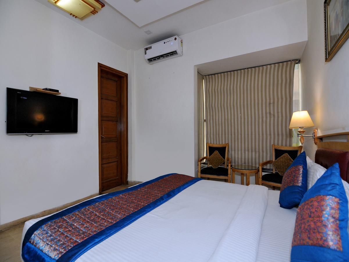 Oyo 5270 Sam Hotel New Delhi