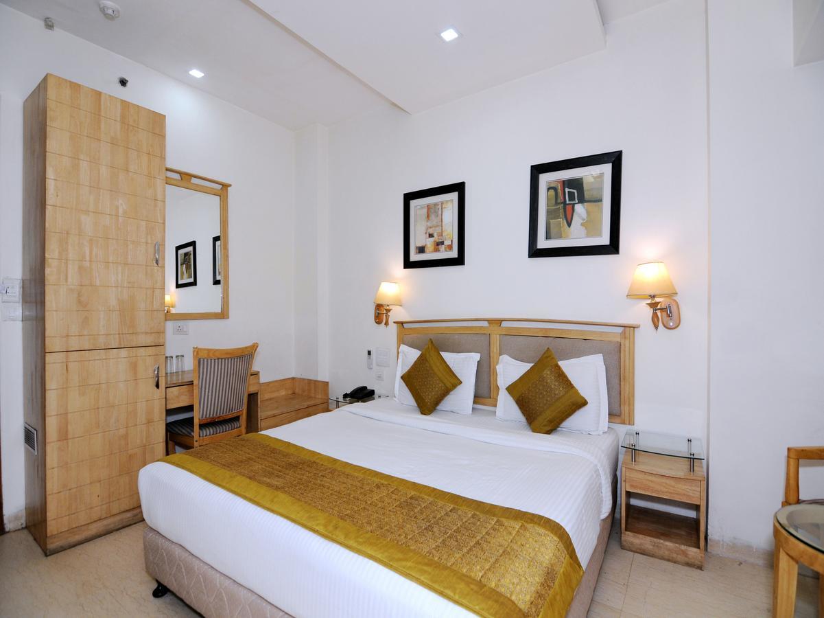 Oyo 5270 Sam Hotel Hotel New Delhi