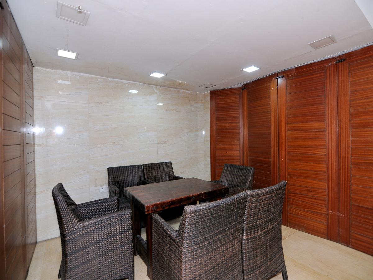 Oyo 5270 Sam Hotel Hotel