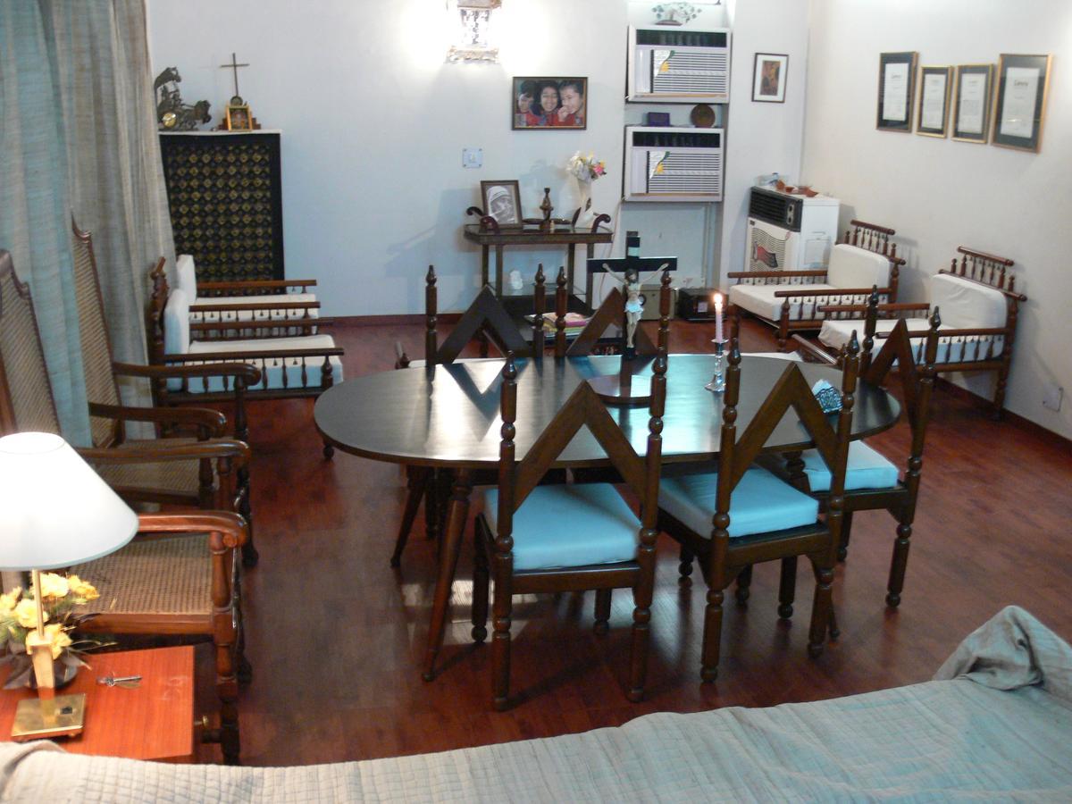 Petite Nova Deli