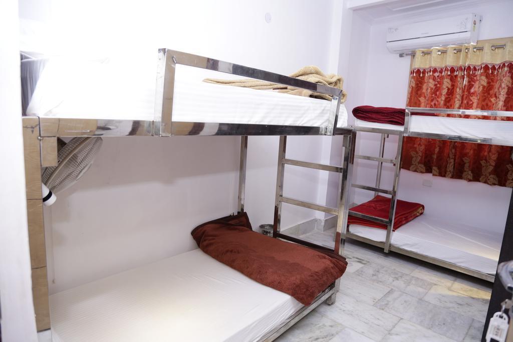 Albergue Friends By Backpackers Heaven- Railway Station - Paharganj Nova Deli