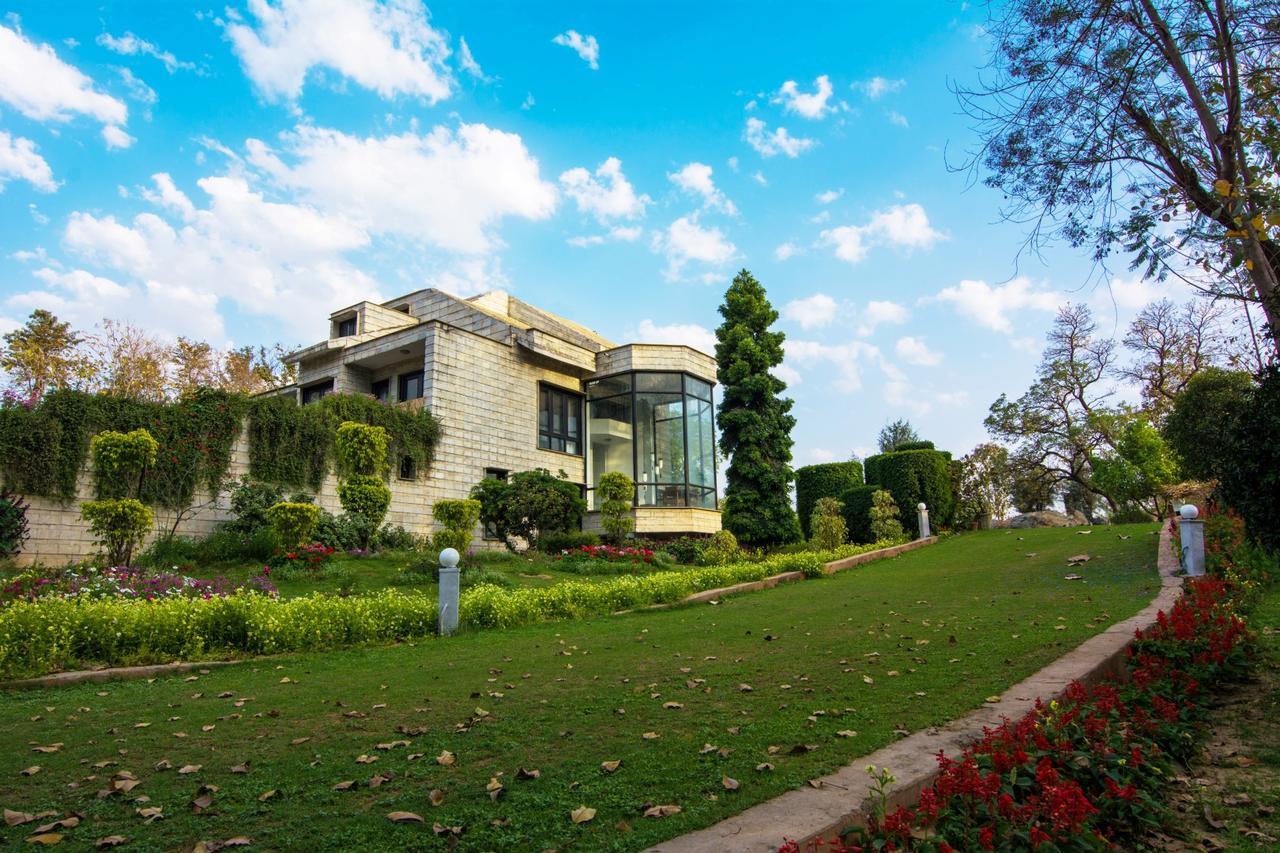 V Resorts Farm Delhi 3*