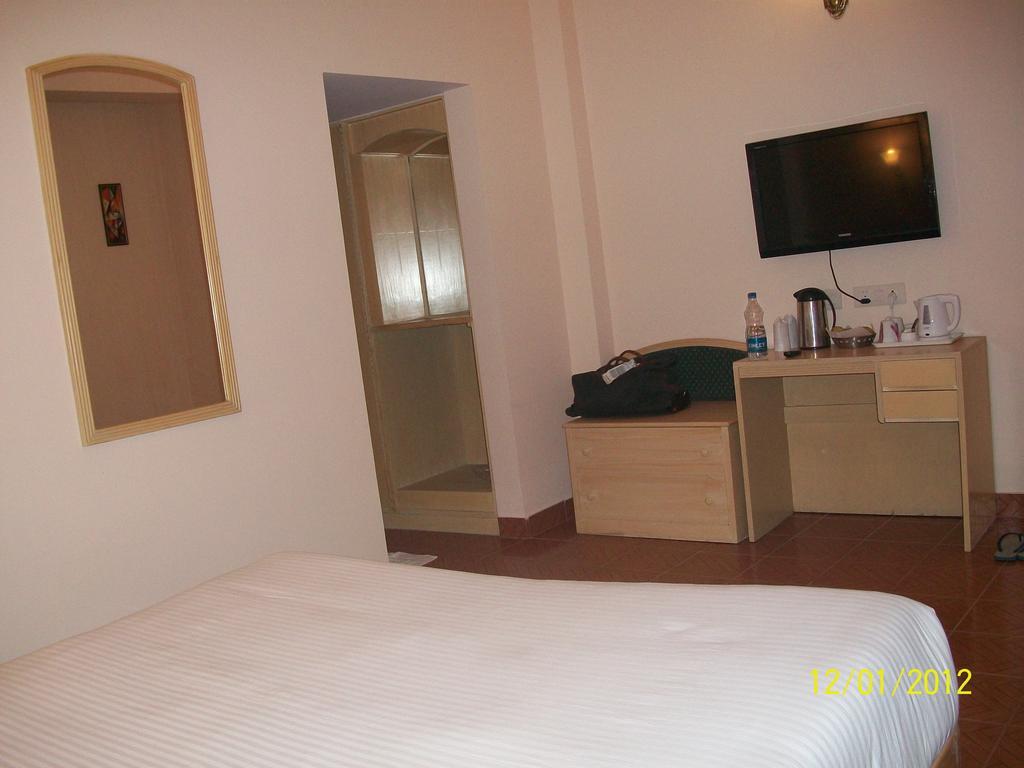The Crest 3*