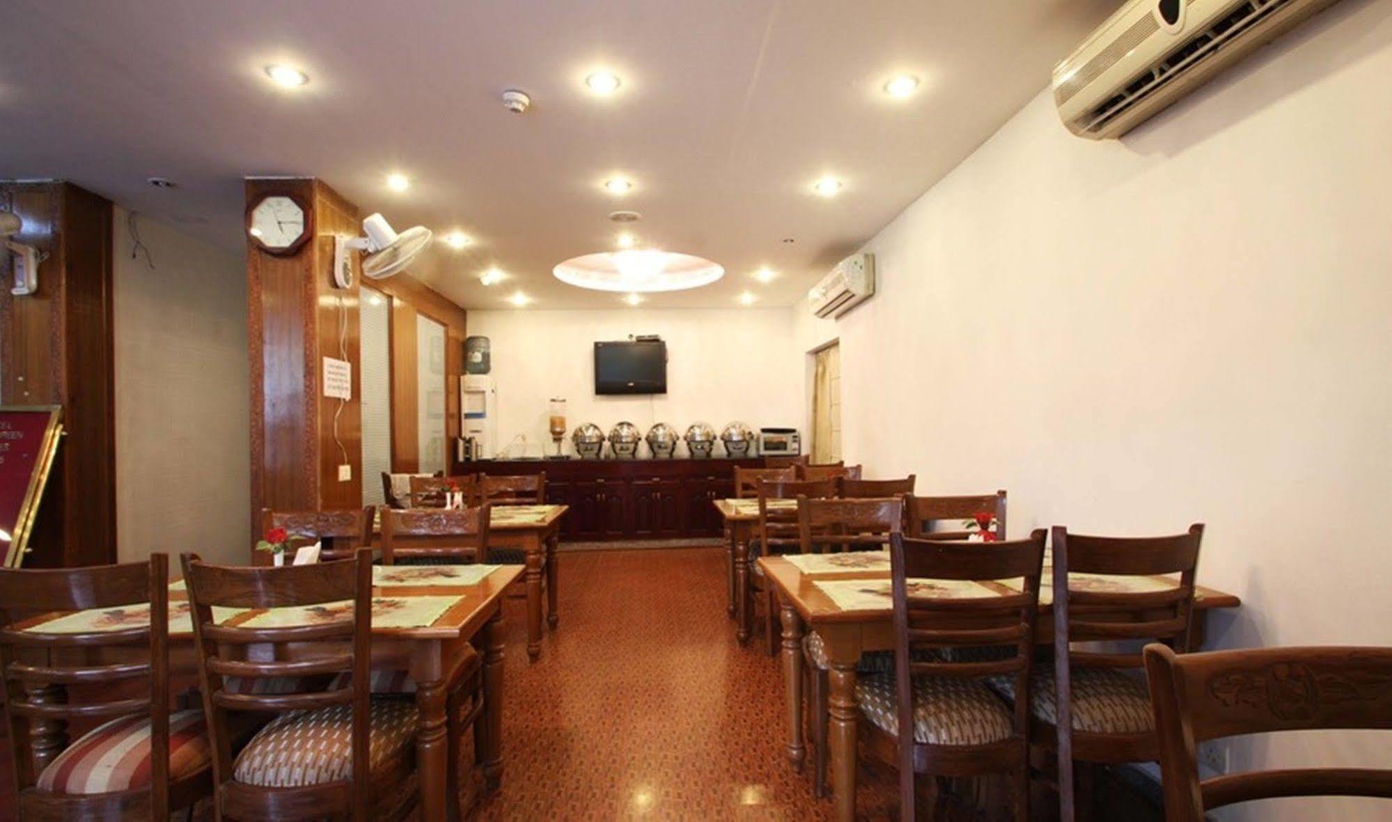 Hotel Oyo 367 Forest New Delhi