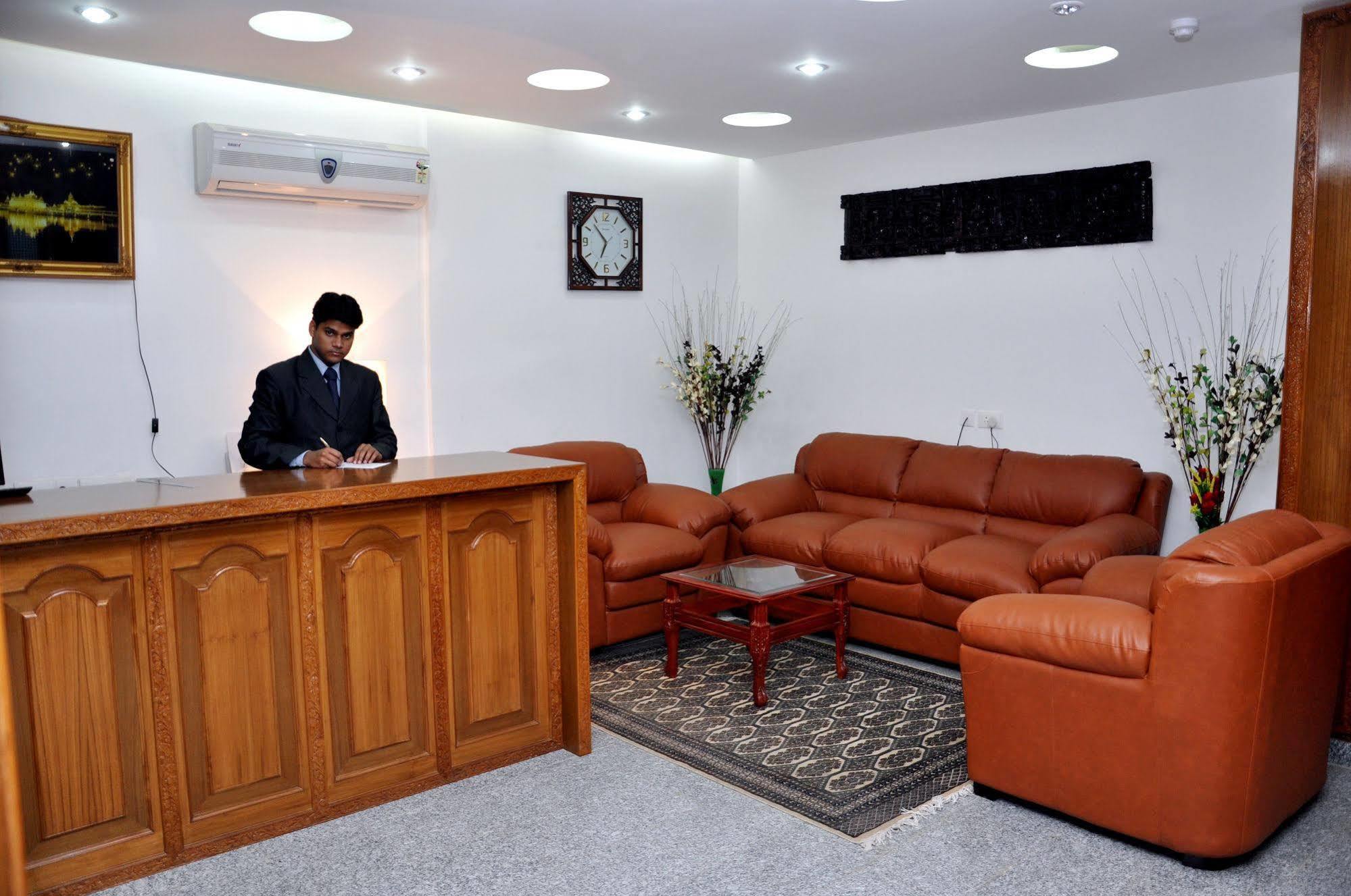 Hotel Oyo 367 Forest New Delhi