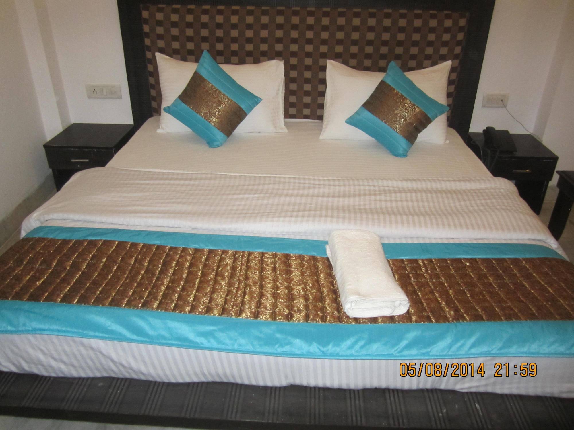 Sohana Palace Near Railway Satation 3*